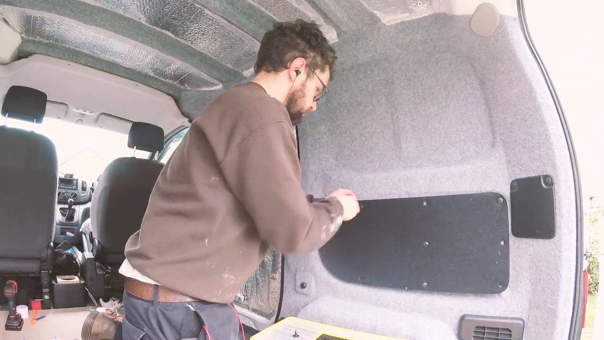 Replacing the black side panel