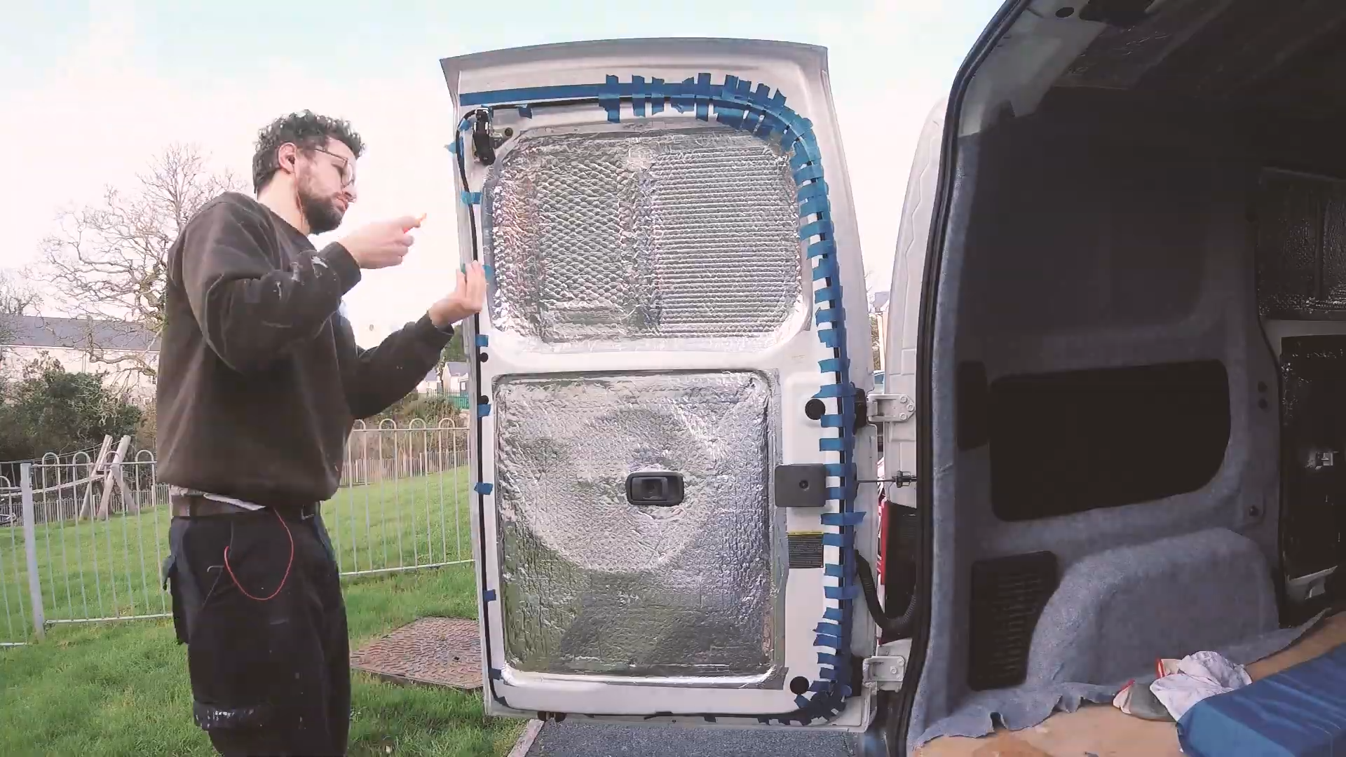 Sticking the rubber U channel down with silicone sealant