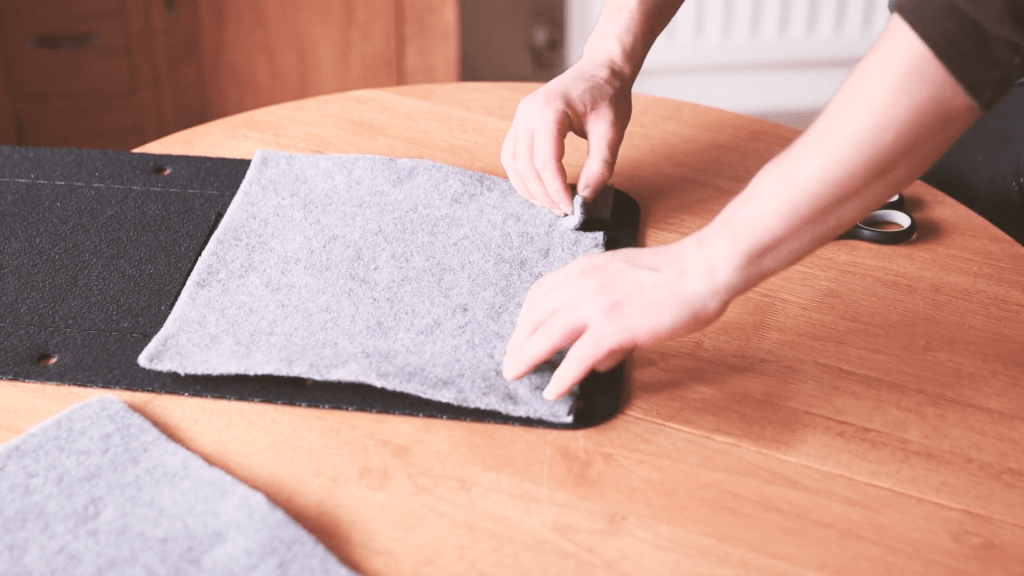 Flaps in the carpet door pocket