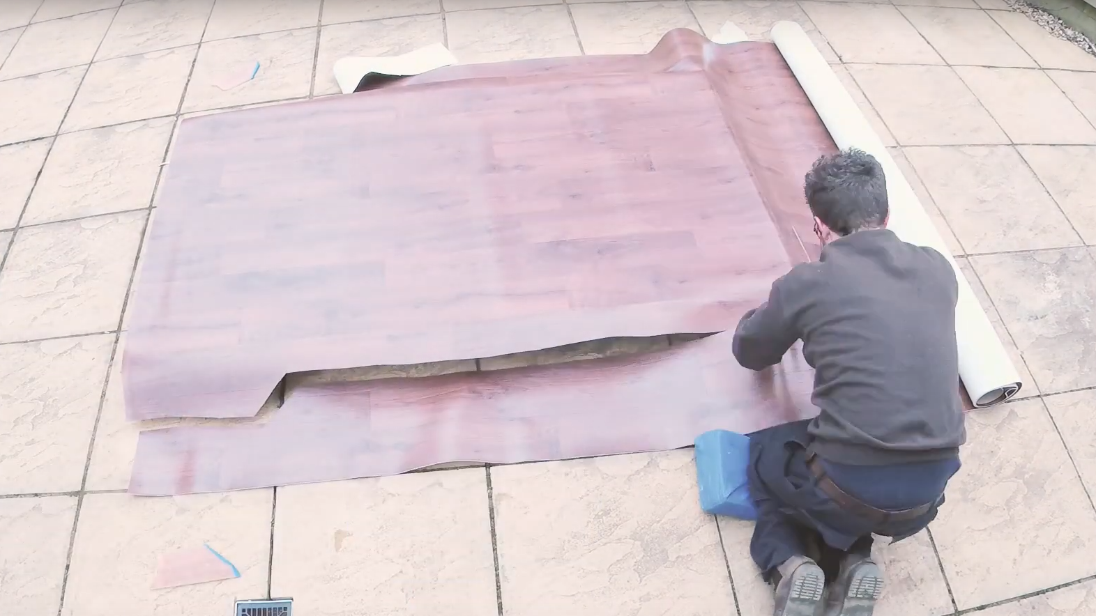 Trimming the vinyl with an overlap