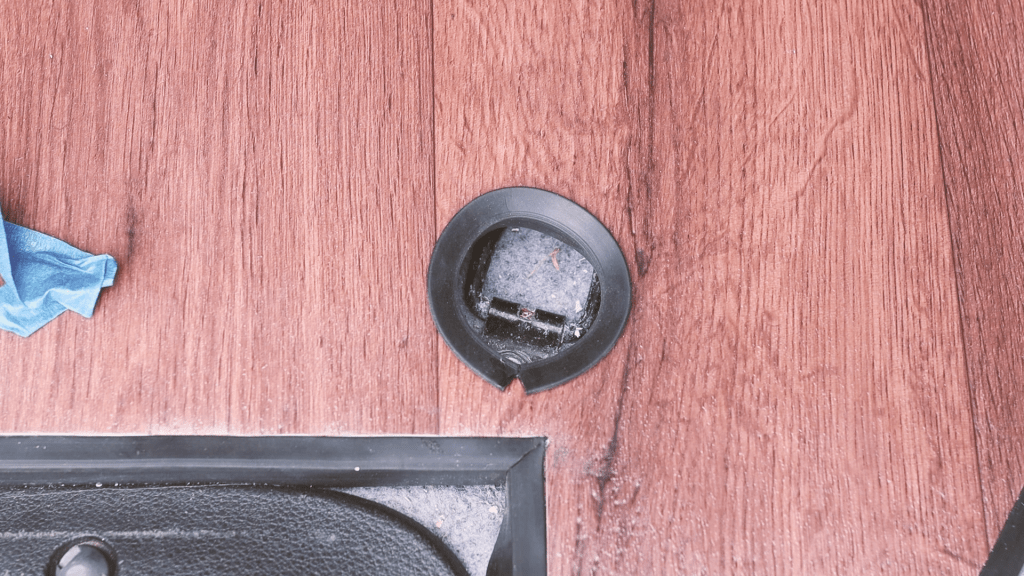 The V-shaped gap in the rubber