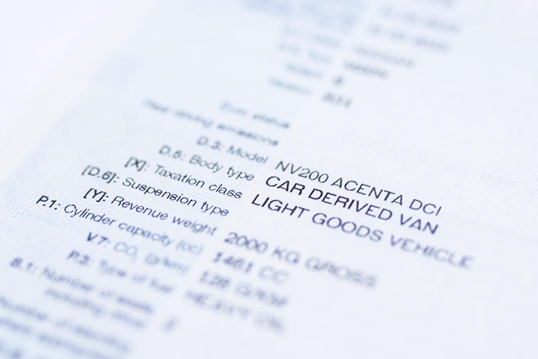 Nissan NV200 Acenta DCI vehicle log book (V5C) showing a body type of car derived van