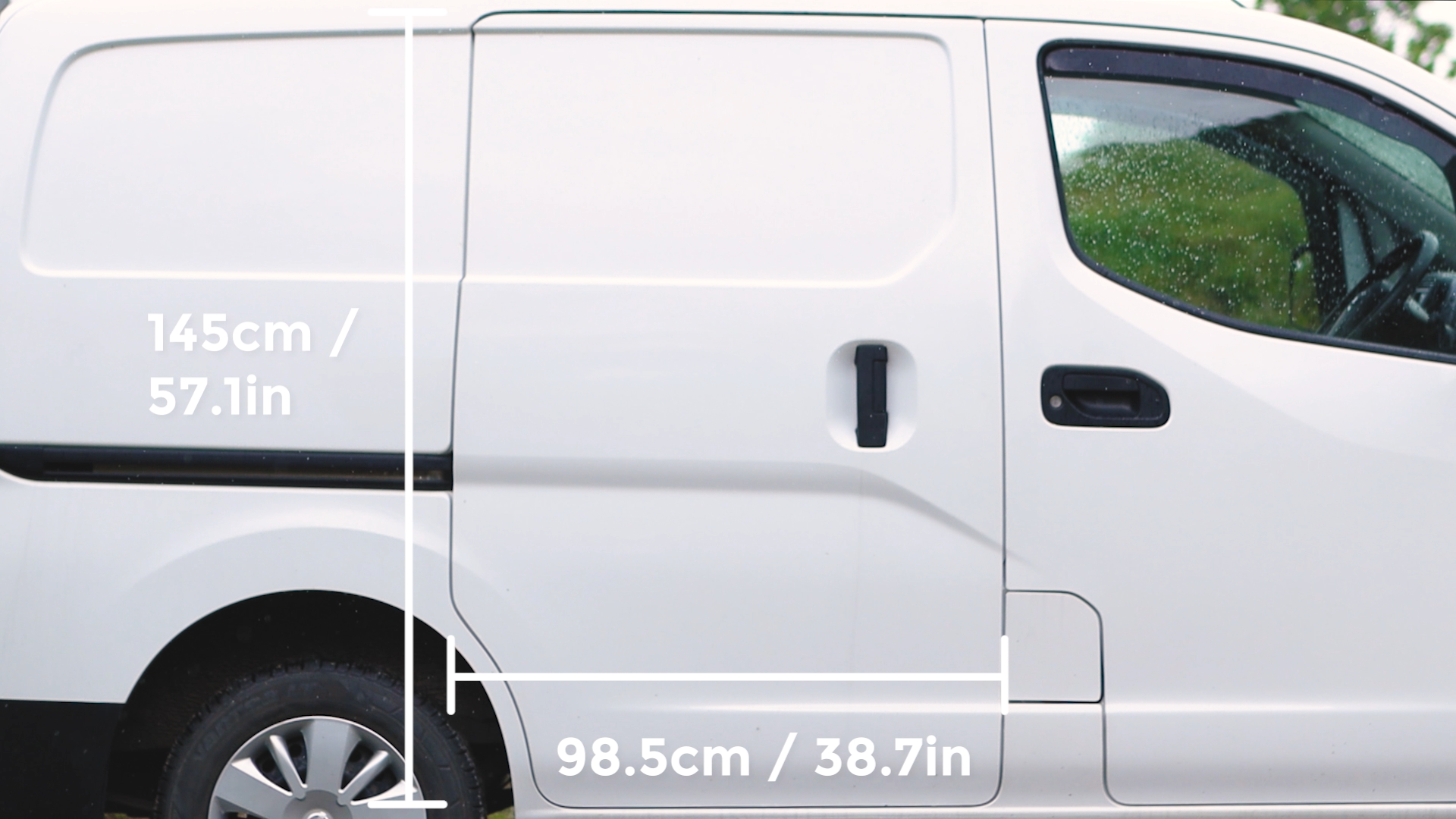 NV200 exterior closed door dimensions