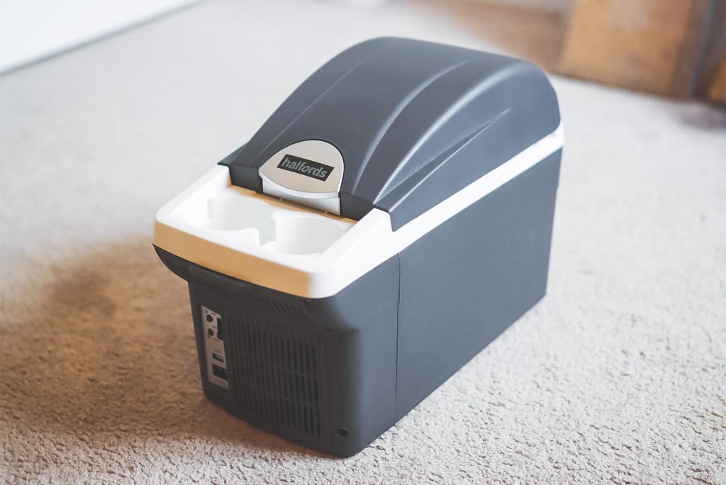 Installing A Halfords 8 Litre Electric Cool Box In A Nissan&nbsp;NV200