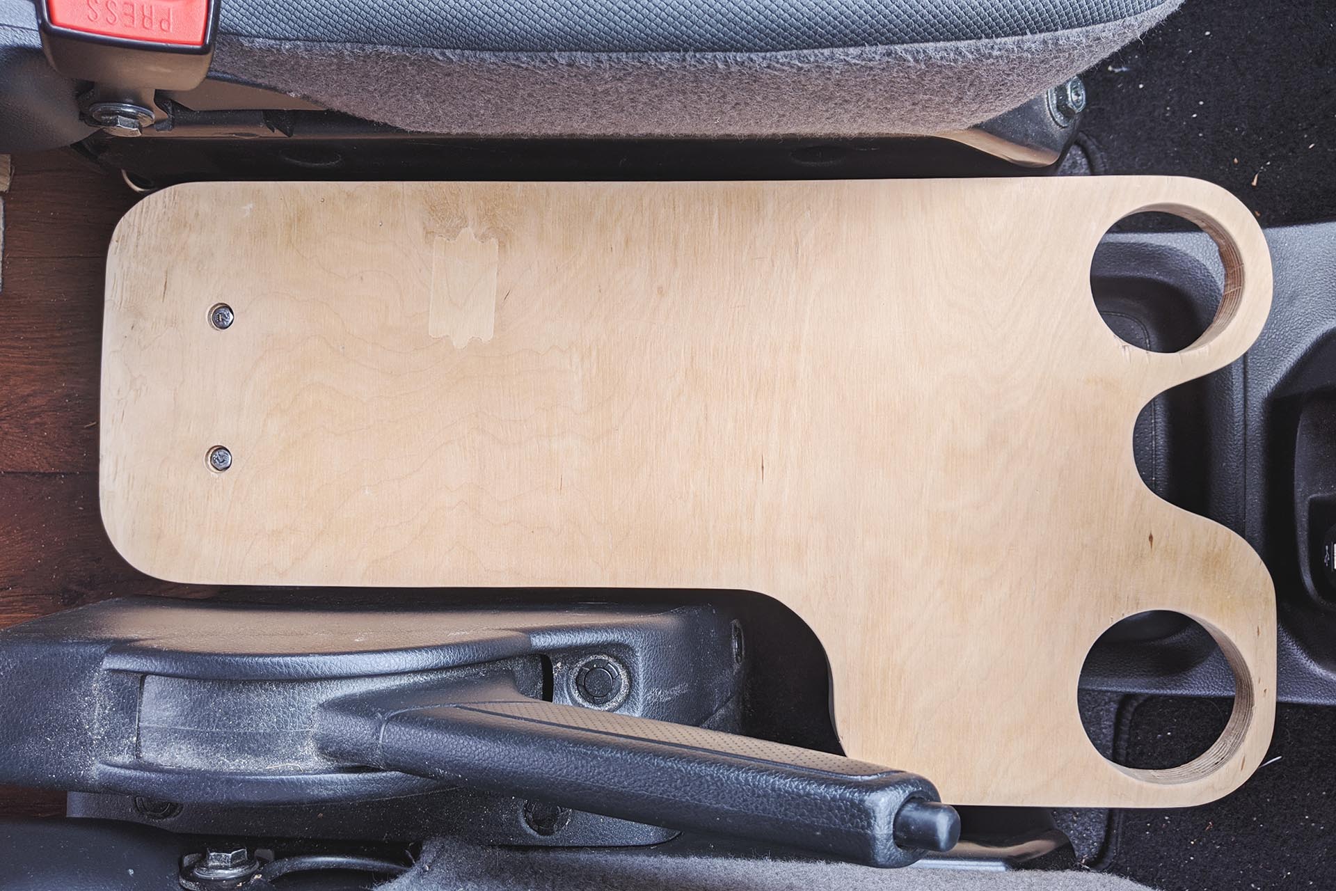 Wood platform in the Nissan NV200 for an electric cool box 
