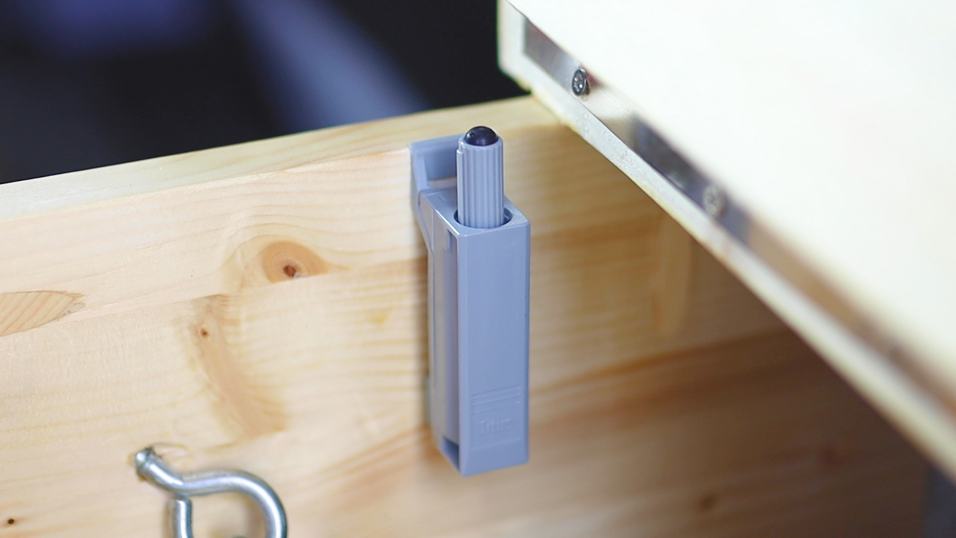 Soft-close hinge adaptor from B&Q installed on the box