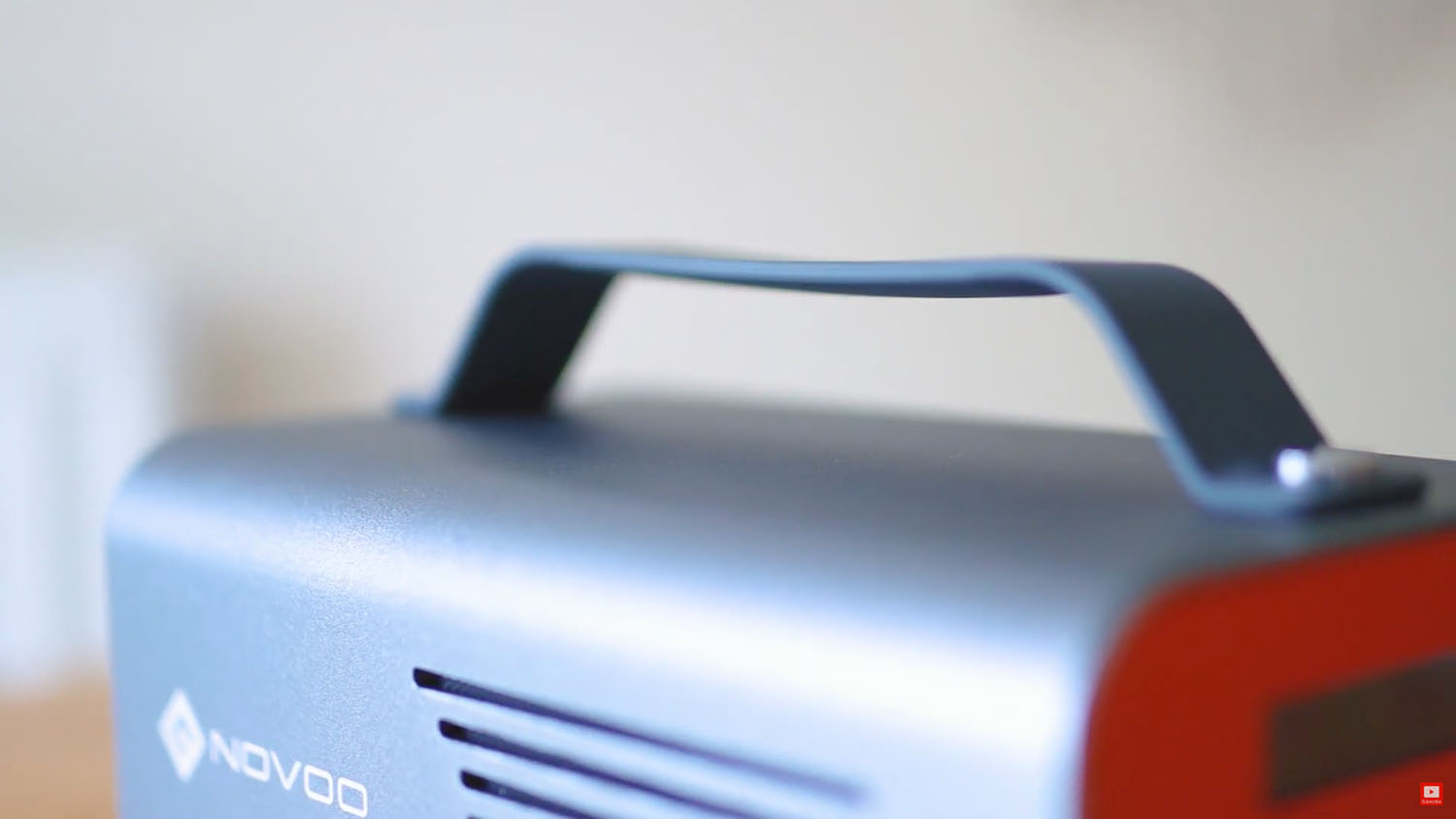 Handle of the Novoo portable battery power pack