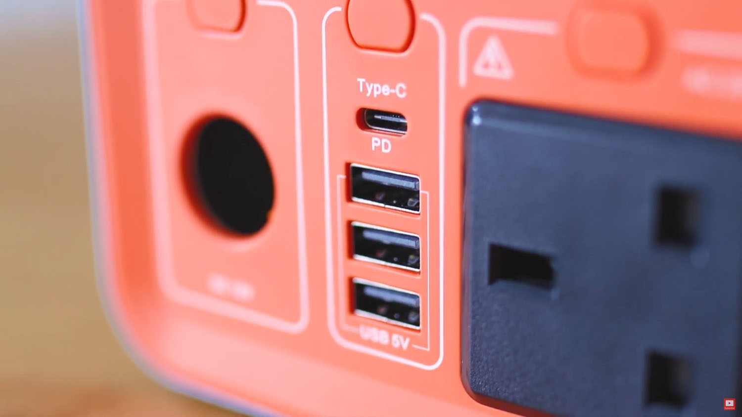 The 12v, USB and AC mains outputs on the Novoo portable battery power pack