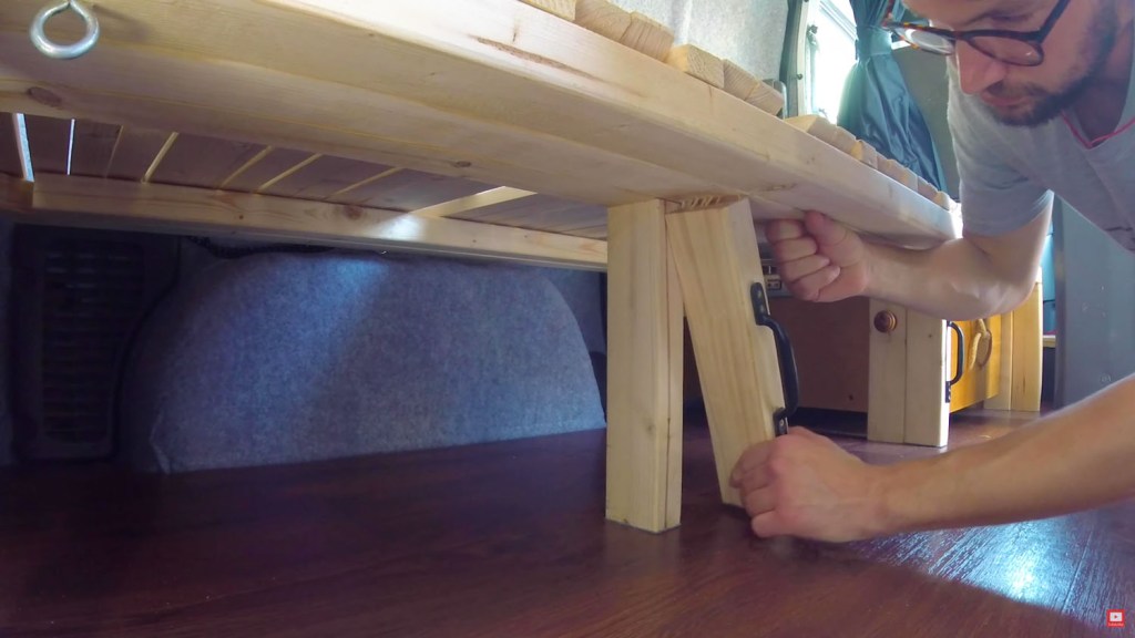 Removing centre bed legs