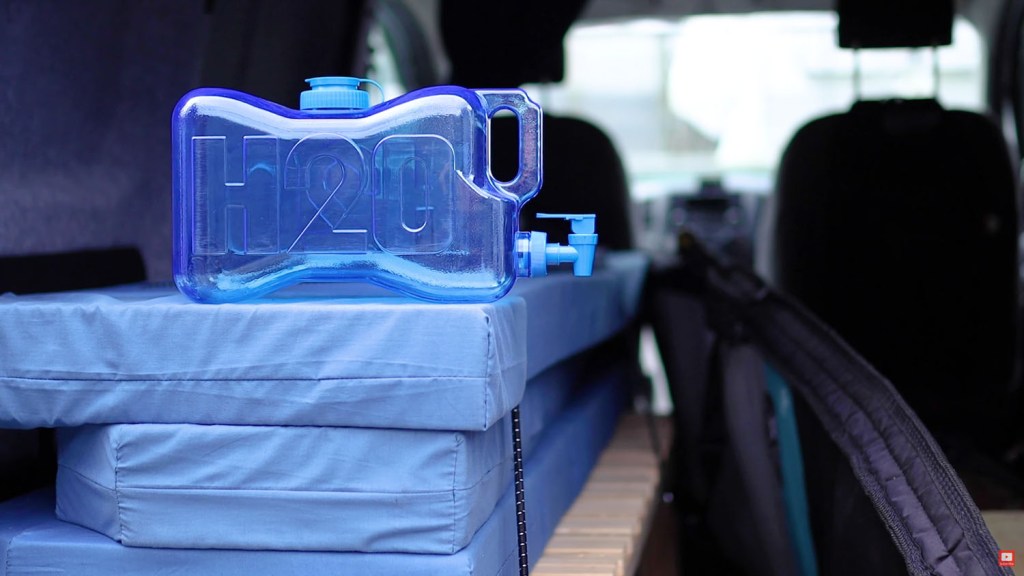 5.5l dispensing water bottle with tap