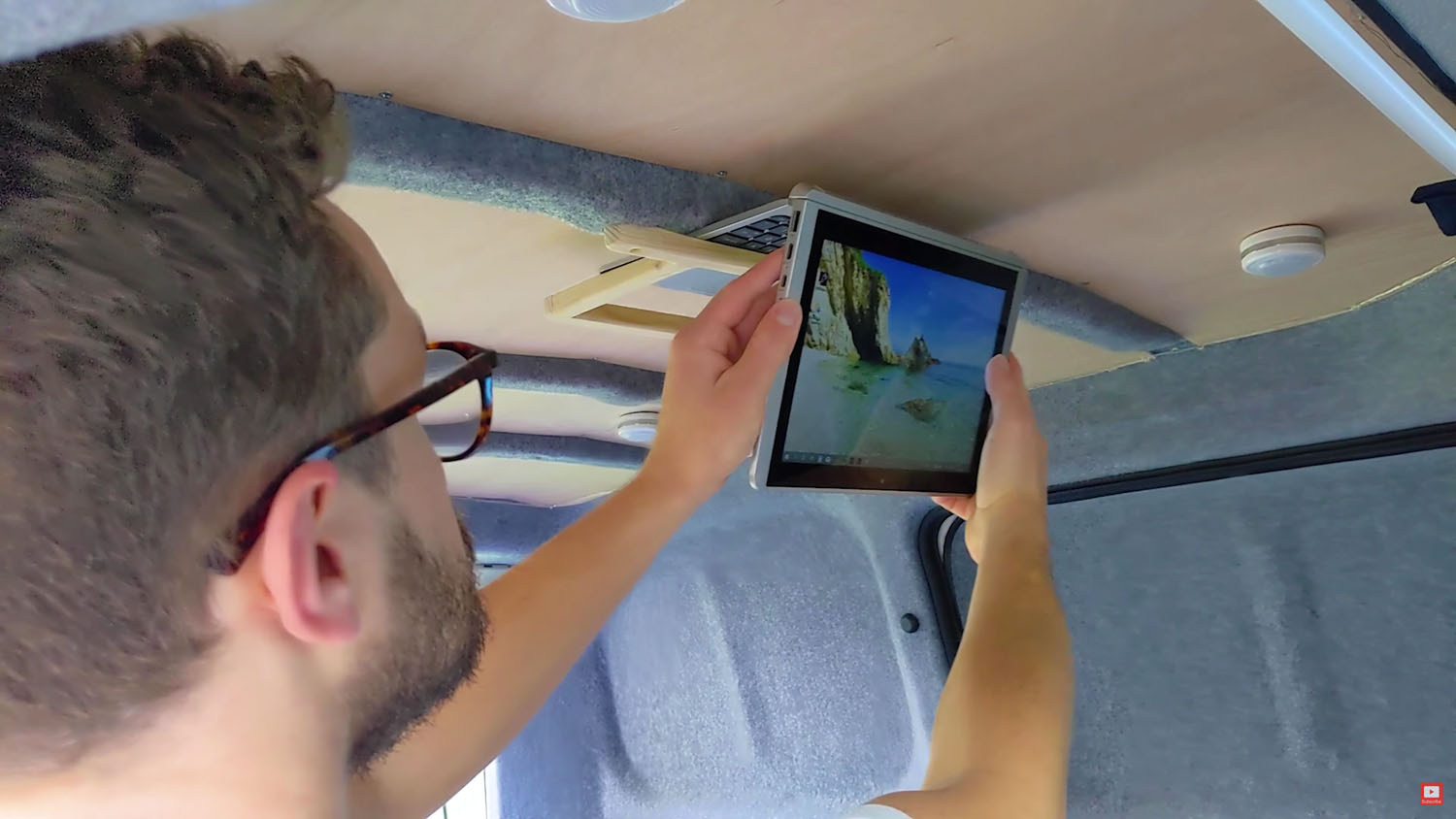 Putting a laptop in the ceiling holder