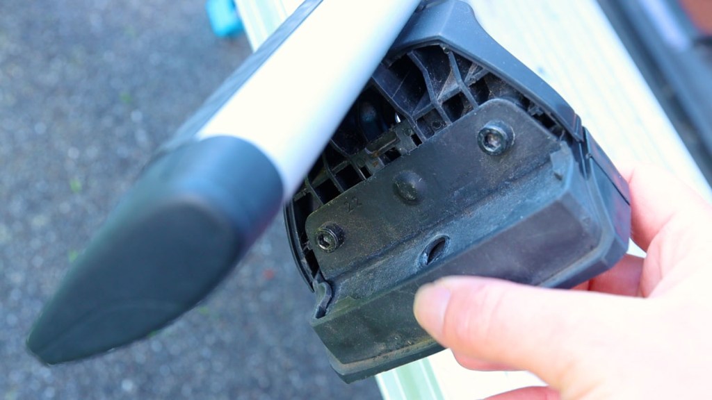 A Thule roof bar foot and fixing set