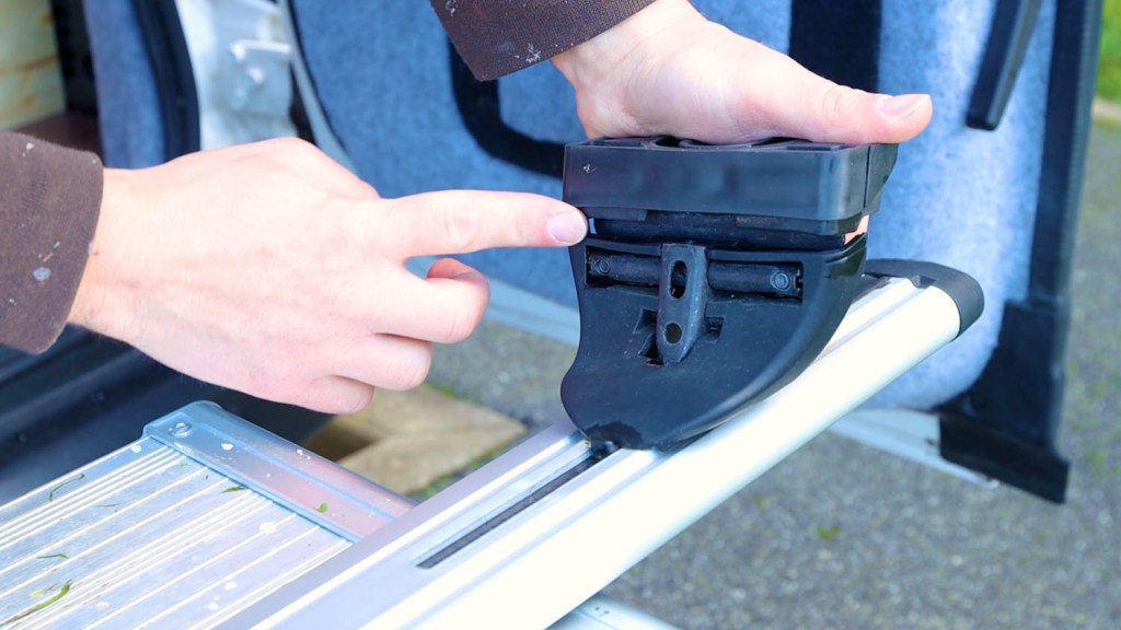 Showing where water can get into the Thule roof bar feet