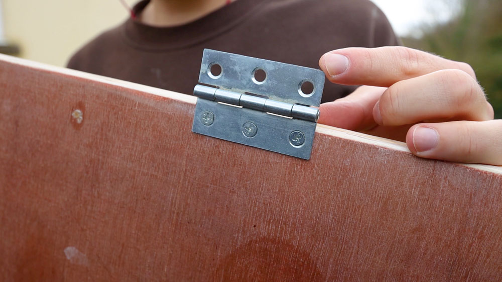Butt hinges used to secure the table to the wall of the van