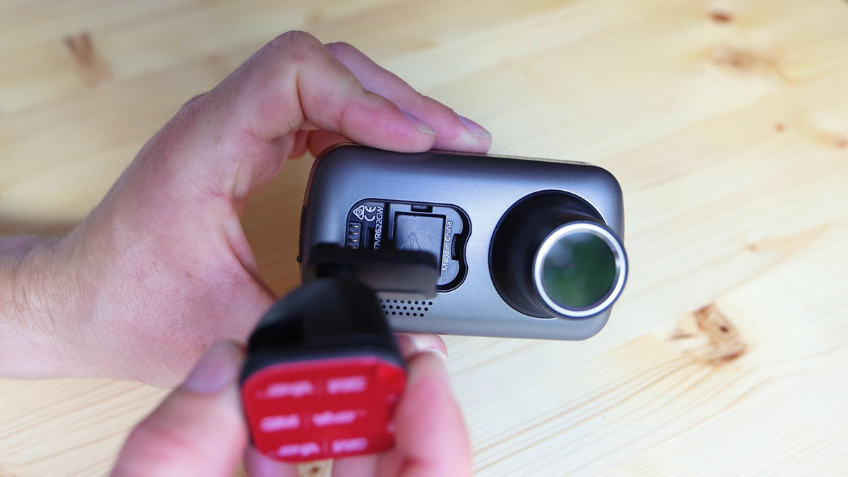 Attaching the Click&Go PRO GPS Mount to the dash cam