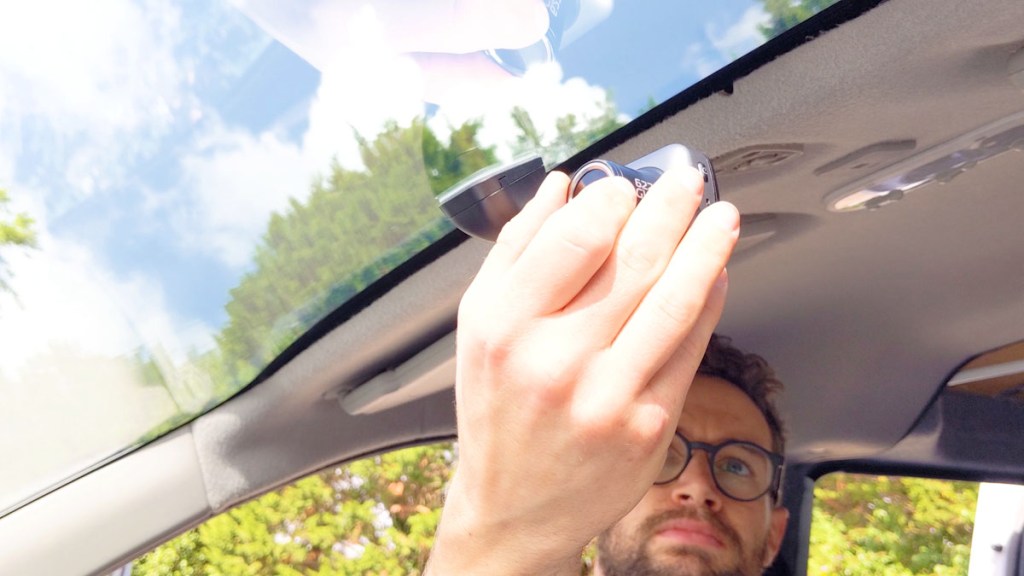 Turning the built-in polarising filter on the Nextbase 622GW dash cam