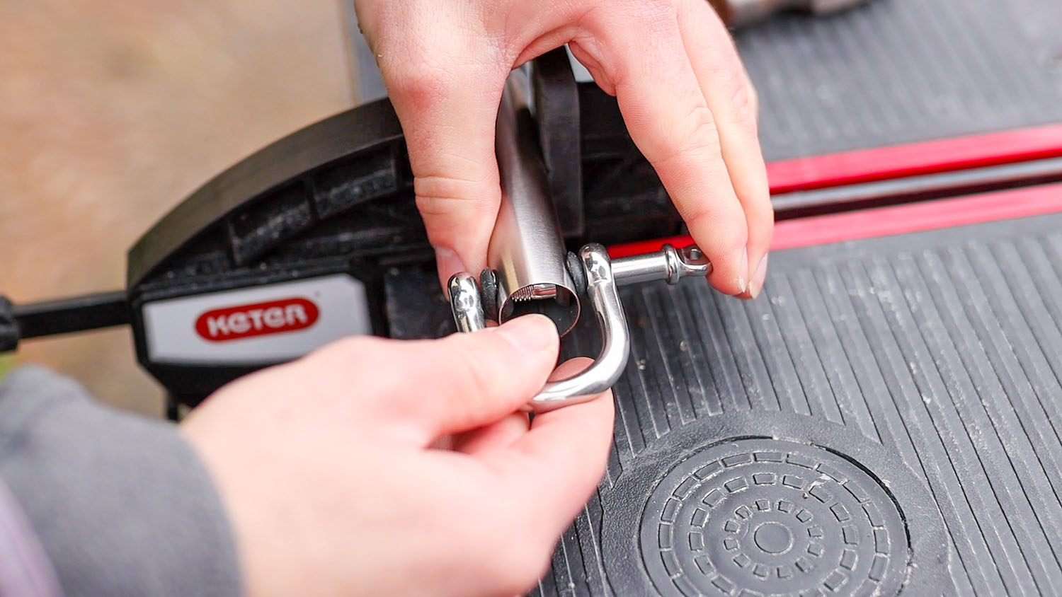 Attaching the d-shackles to the door bar