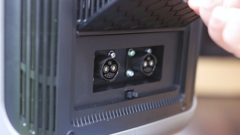 Additional battery input ports on the AllPowers R1500 1800W Portable Power Station