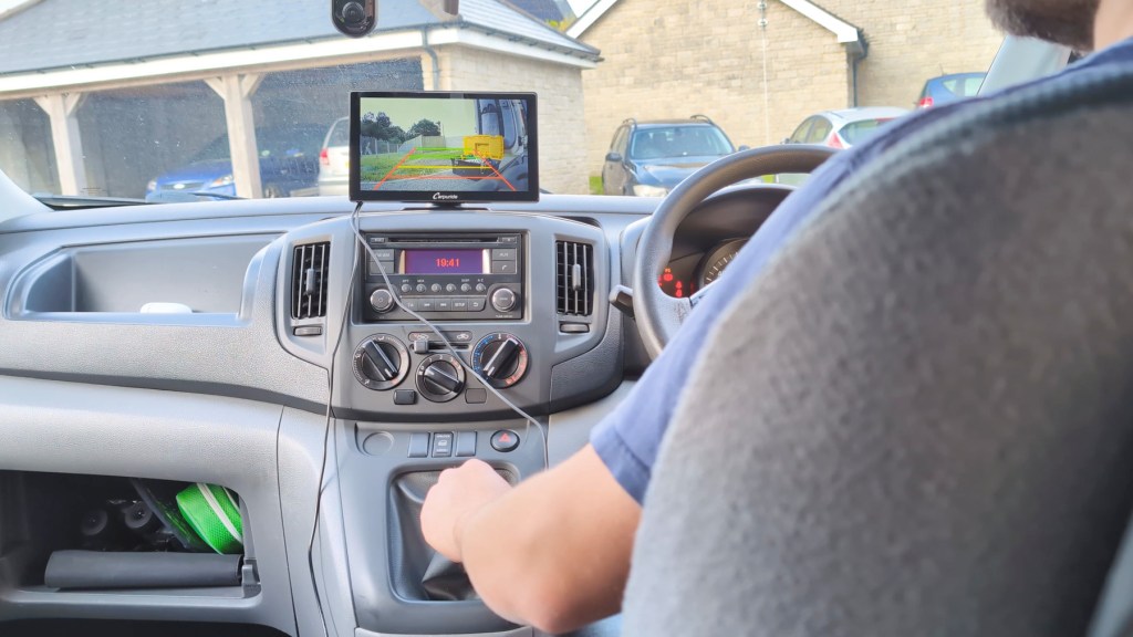 Activating the reversing camera with reverse gear