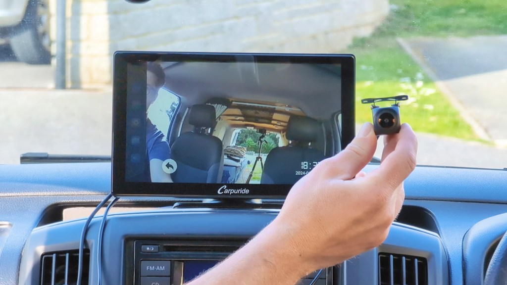 Carpuride reversing camera and W901 Plus dashboard console