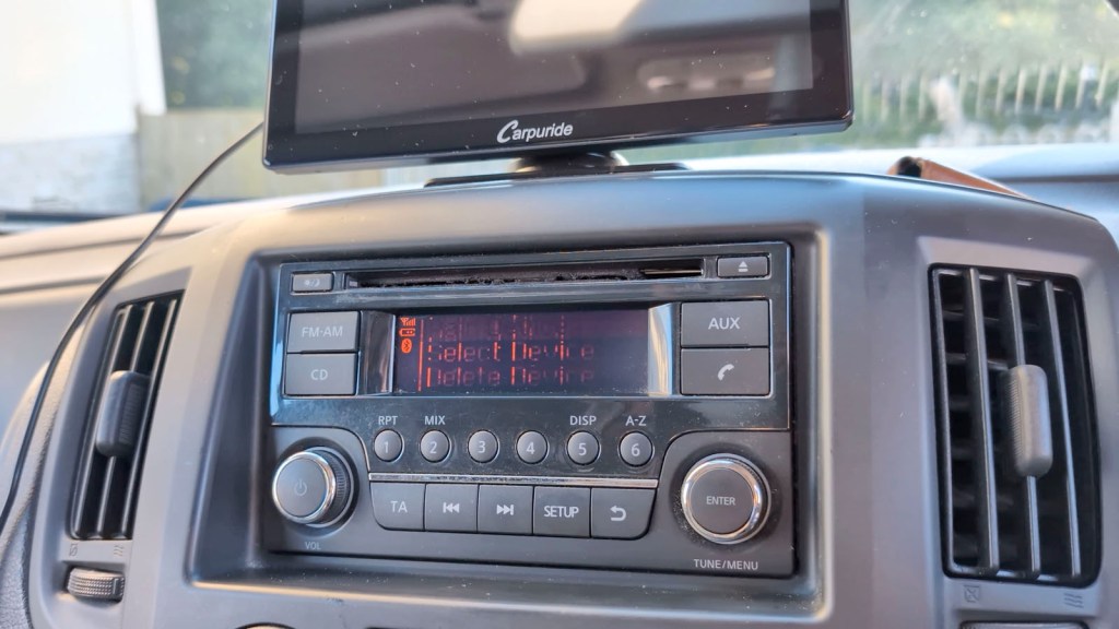 Faded broken Nissan Daewoo Radio Head Unit Screen