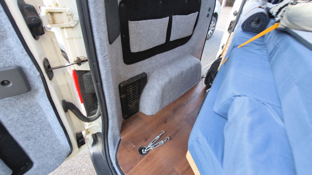 Rear vent at the back of Nissan NV200