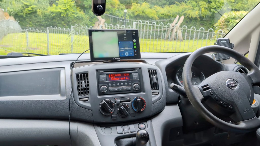 Replaced Nissan Daewoo radio stereo head unit screen display