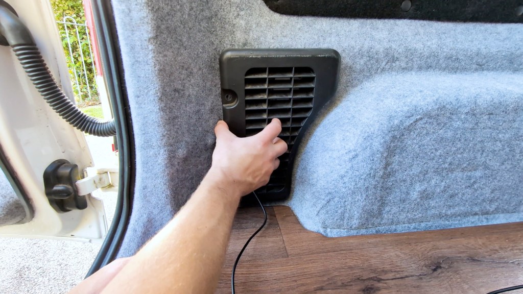 Replacing the rear trim