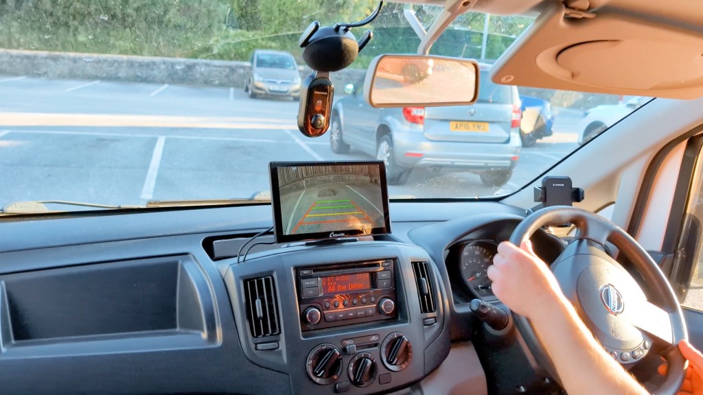 Reversing with the Carpuride W901 Plus