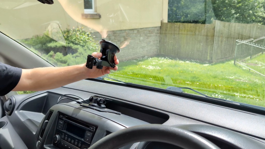 Suction cup mount for the Carpuride W901 Plus