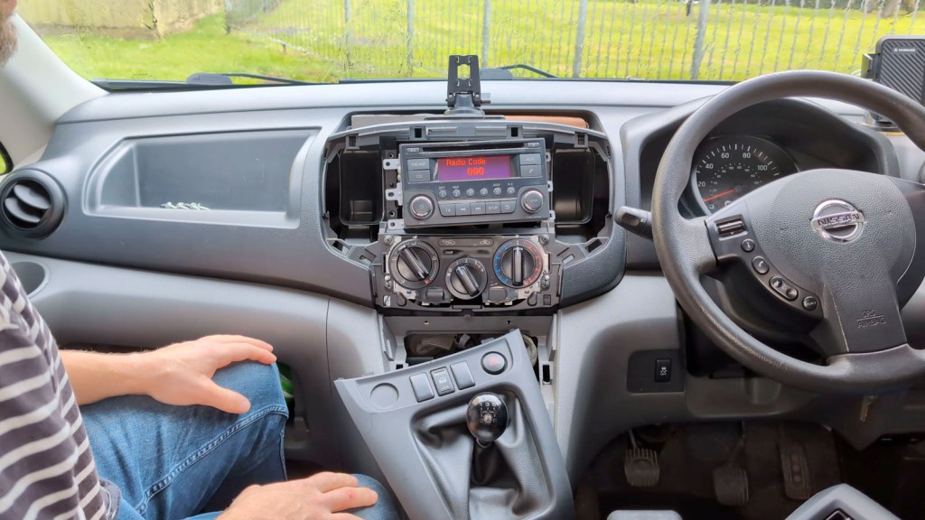 Testing that the replacement Nissan Daewoo stereo radio screen works