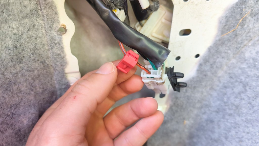 The T-Tap connector clipped onto the reversing light wire