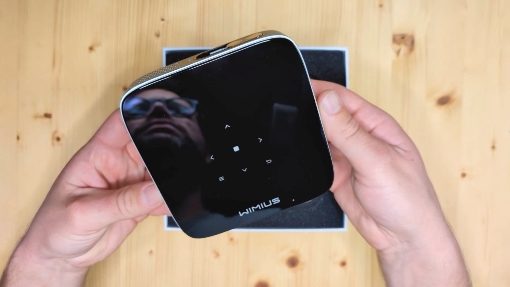 Unboxing the Wimius Q3 Home Theatre Projector