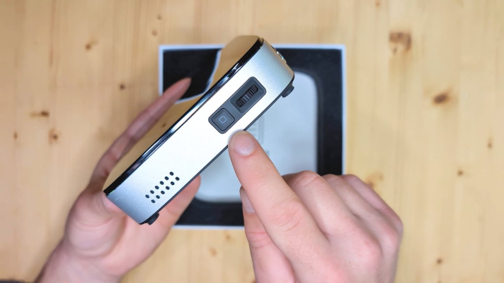 Power button and focus dial on the Wimius Q3 Projector