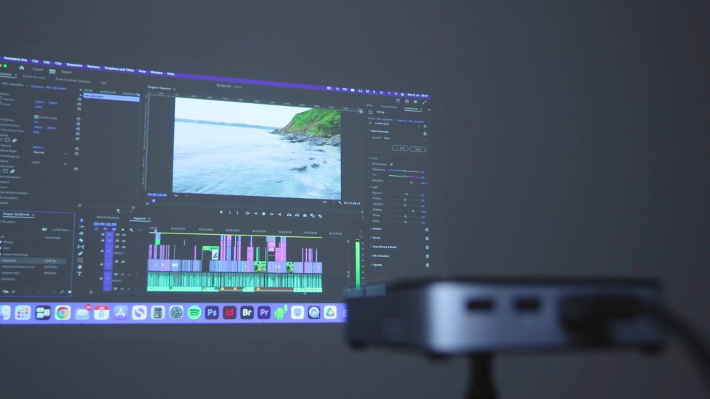 Wired HDMI output on the Wimius Q3 Projector