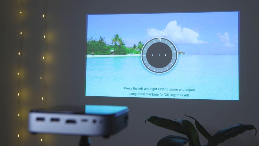 Screen zoom on the Wimius Q3 Projector