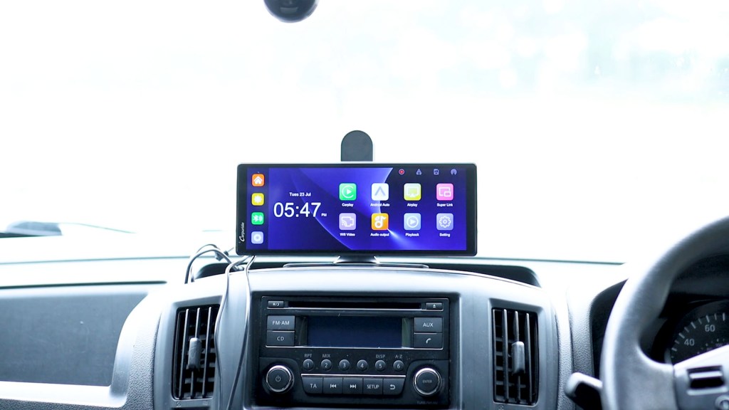 Carpuride W903 installed on a dashboard