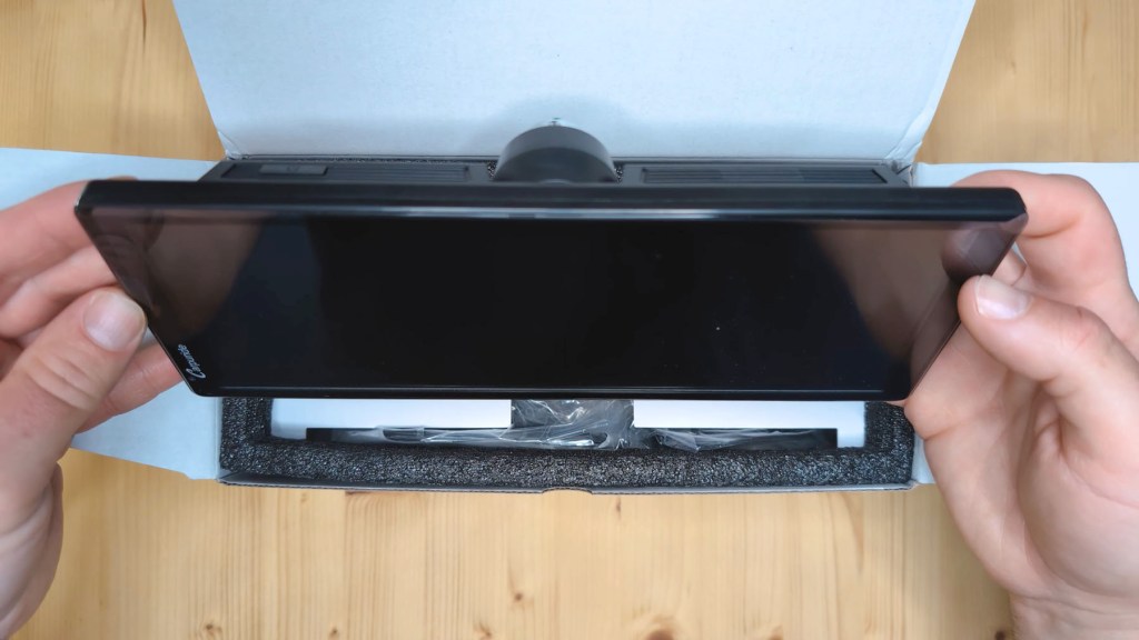 Unboxing the Carpuride W903