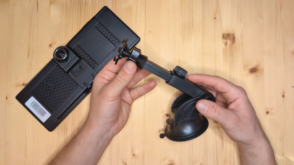 Extendable suction cup mount included with the Carpuride W903