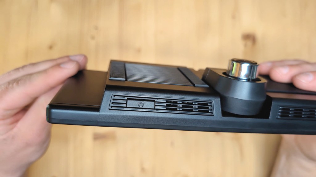 Power button on the top of the Carpuride W903