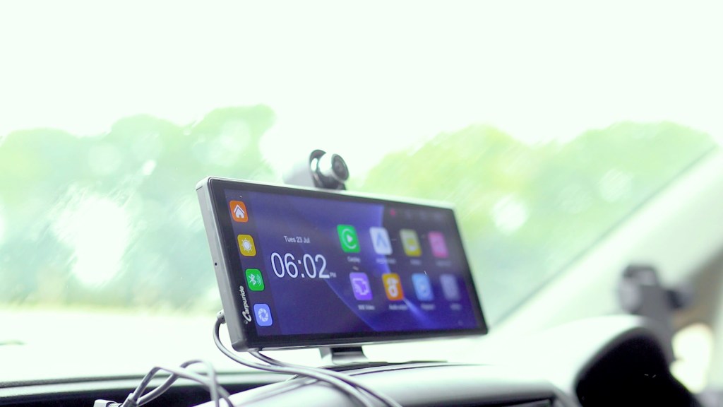 Carpuride W903 installed on a dashboard