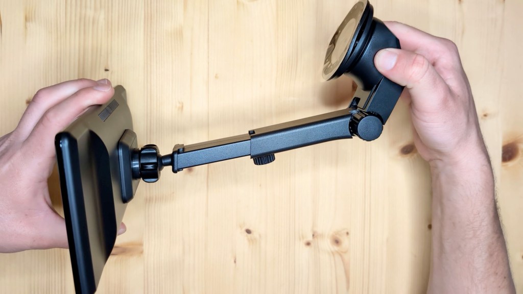 Suction cup mount for the CarpodGo T3 Pro