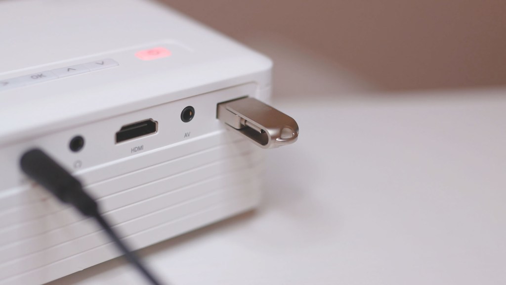 USB stick inserted in the Akiyo O1 tiny projector