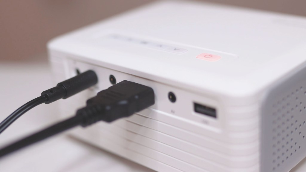 HDMI cable inserted in the Akiyo O1 tiny projector