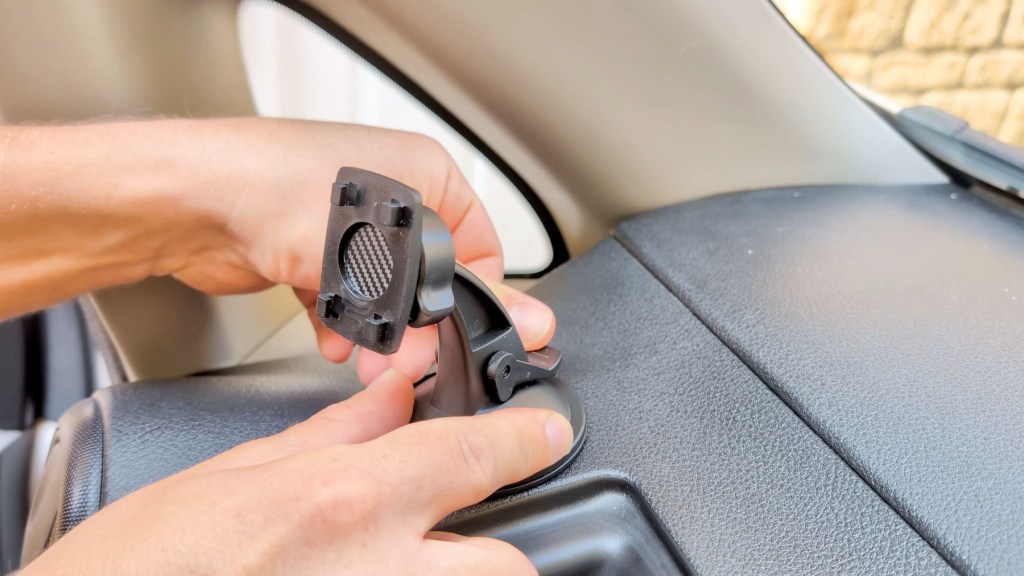 Dashboard windscreen mount for the Foxpark S1 reverse camera