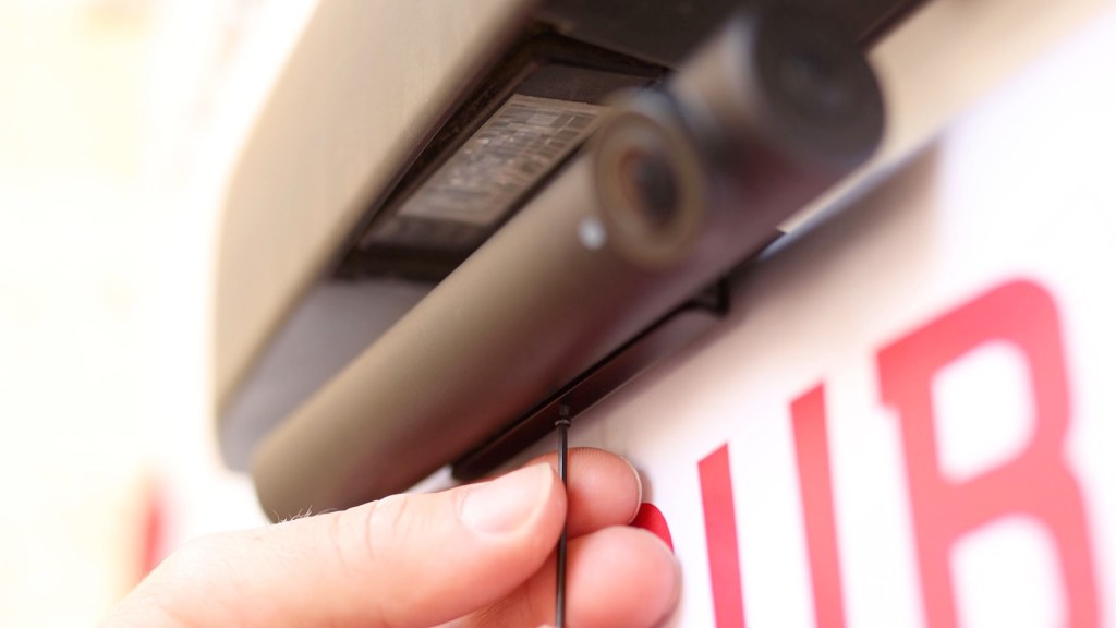 The security screw on the Foxpark S1 reversing camera