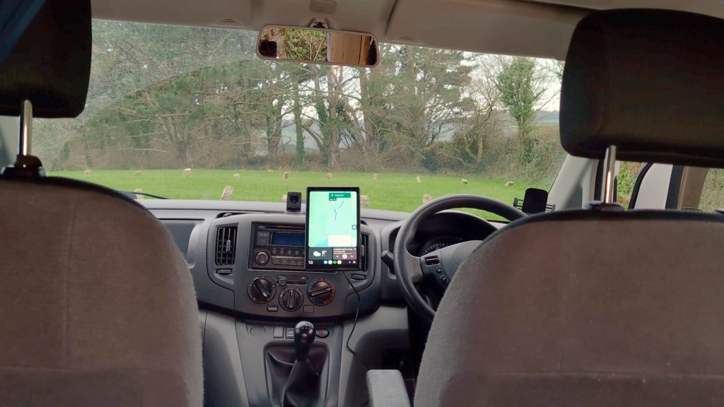 Eonon P5 vertical CarPlay dashboard console