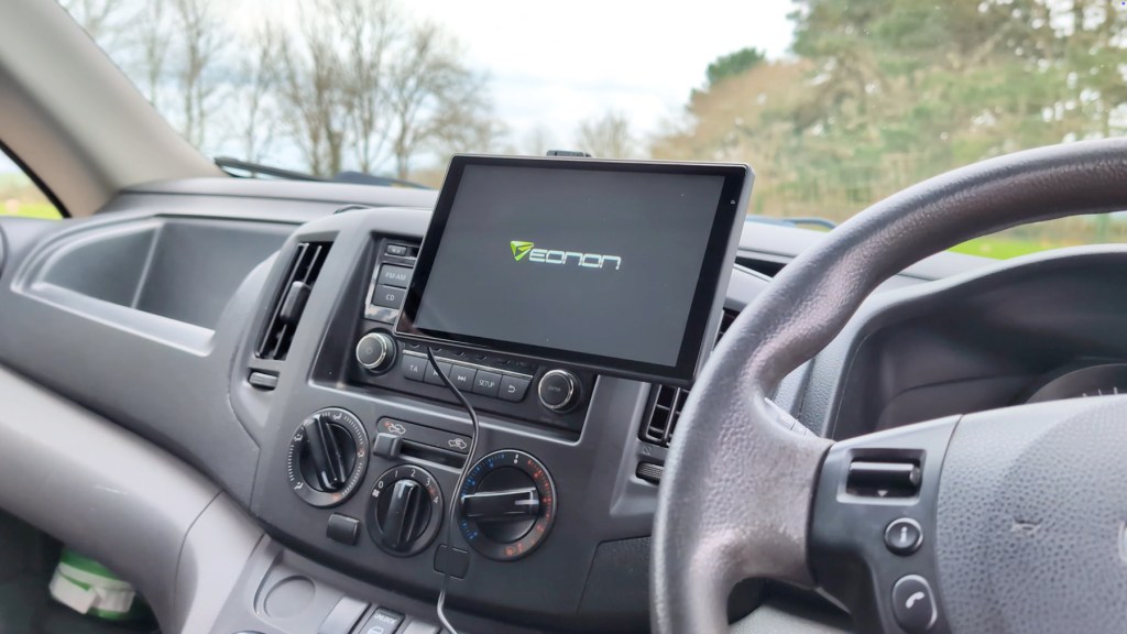 Eonon P5 vertical CarPlay dashboard console